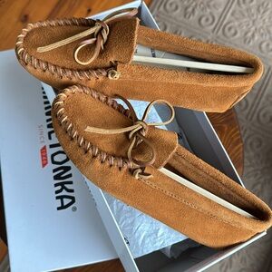 Minnetonka Men’s Leather Laced Soft Sole Brown Moccasin/House Shoe